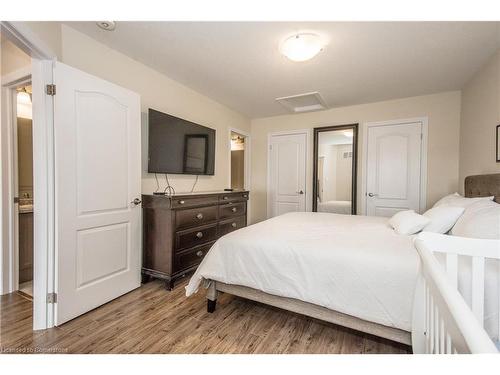 38-420 Linden Drive, Cambridge, ON - Indoor Photo Showing Bedroom