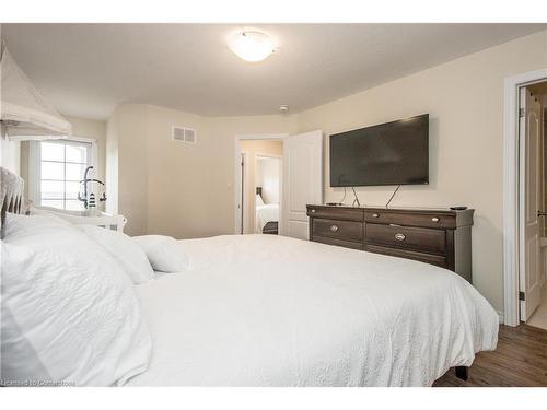 38-420 Linden Drive, Cambridge, ON - Indoor Photo Showing Bedroom