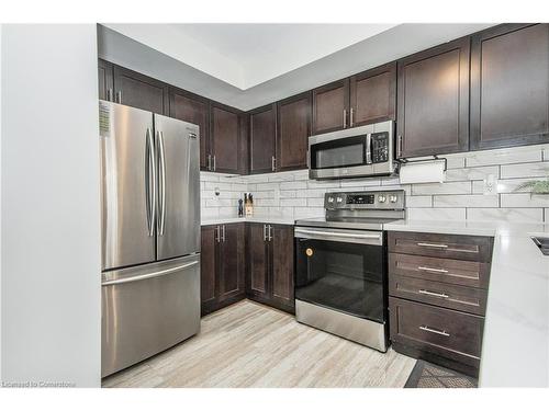 38-420 Linden Drive, Cambridge, ON - Indoor Photo Showing Kitchen With Stainless Steel Kitchen