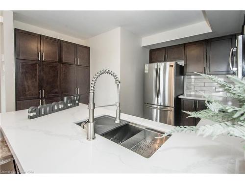 38-420 Linden Drive, Cambridge, ON - Indoor Photo Showing Kitchen With Stainless Steel Kitchen With Double Sink