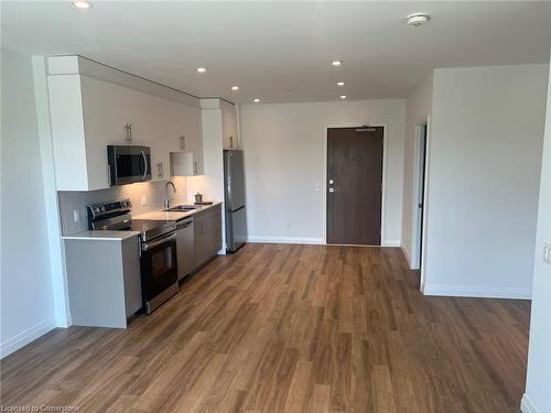 708-525 New Dundee Road, Kitchener, ON - Indoor Photo Showing Kitchen