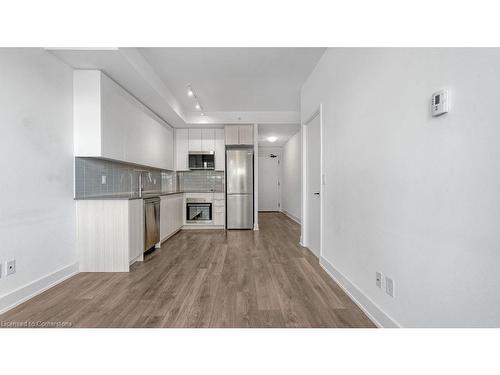 603-2481 Taunton Road, Oakville, ON - Indoor Photo Showing Kitchen