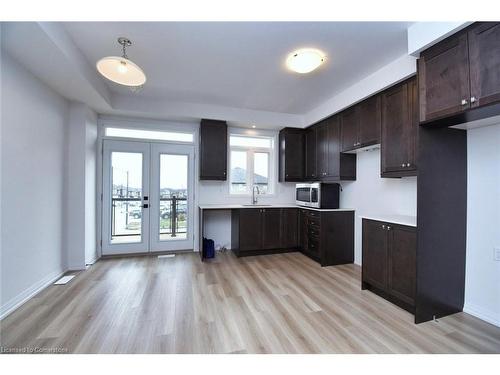 97-55 Tom Brown Drive, Paris, ON - Indoor Photo Showing Kitchen