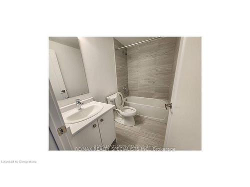 F7-20 Palace Street, Kitchener, ON - Indoor Photo Showing Bathroom