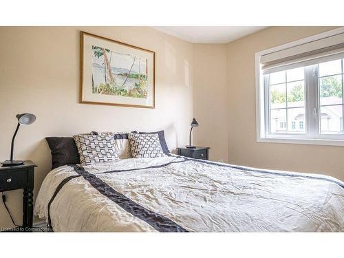 21 Lynch Crescent, Hamilton, ON - Indoor Photo Showing Bedroom