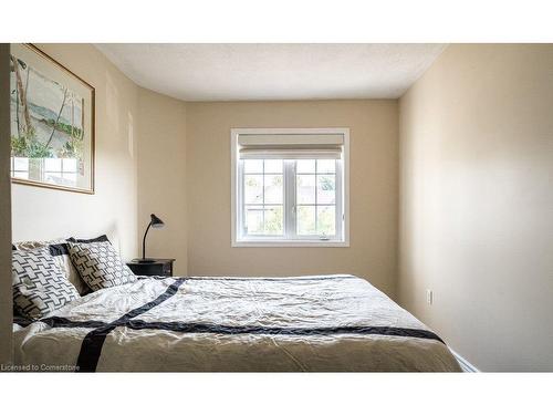 21 Lynch Crescent, Hamilton, ON - Indoor Photo Showing Bedroom