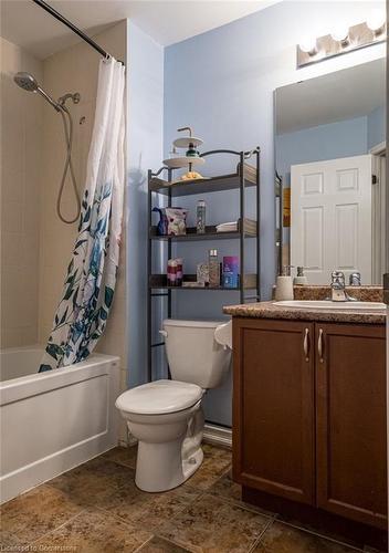 21 Lynch Crescent, Hamilton, ON - Indoor Photo Showing Bathroom