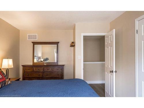 21 Lynch Crescent, Hamilton, ON - Indoor Photo Showing Bedroom