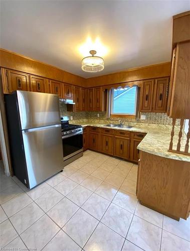 43 Mary Ann Street, Fort Erie, ON - Indoor Photo Showing Kitchen