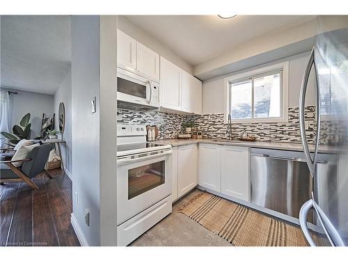 Upper-83 Montrave Avenue, Oshawa, ON - Indoor Photo Showing Kitchen With Upgraded Kitchen