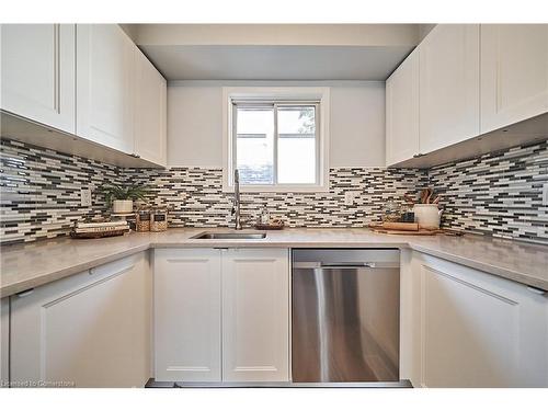 Upper-83 Montrave Avenue, Oshawa, ON - Indoor Photo Showing Kitchen With Upgraded Kitchen