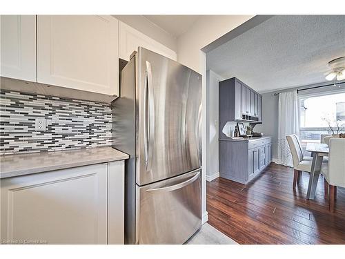 Upper-83 Montrave Avenue, Oshawa, ON - Indoor Photo Showing Kitchen With Upgraded Kitchen