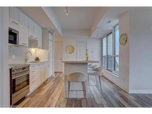 10-233 Broward Way, Innisfil, ON - Indoor Photo Showing Kitchen With Upgraded Kitchen