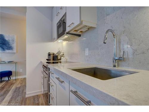 10-233 Broward Way, Innisfil, ON - Indoor Photo Showing Kitchen