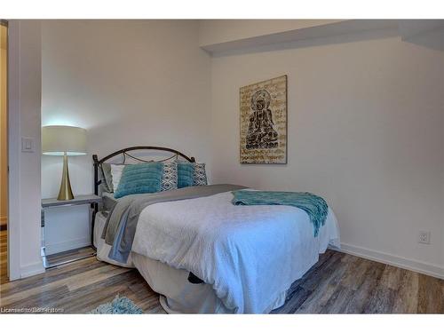 10-233 Broward Way, Innisfil, ON - Indoor Photo Showing Bedroom