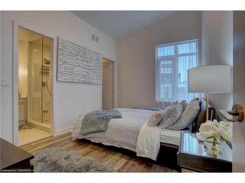 10-233 Broward Way, Innisfil, ON - Indoor Photo Showing Bedroom