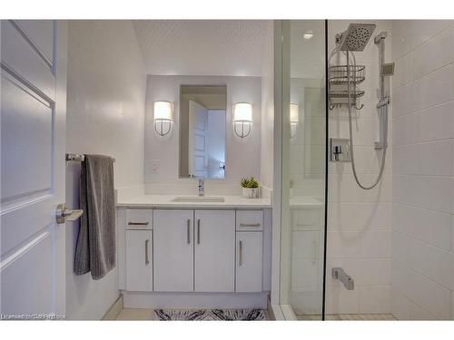 10-233 Broward Way, Innisfil, ON - Indoor Photo Showing Bathroom