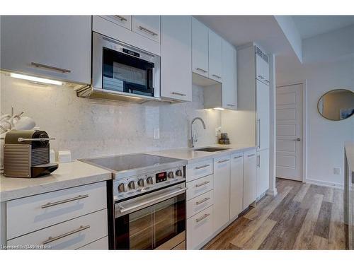 10-233 Broward Way, Innisfil, ON - Indoor Photo Showing Kitchen With Upgraded Kitchen