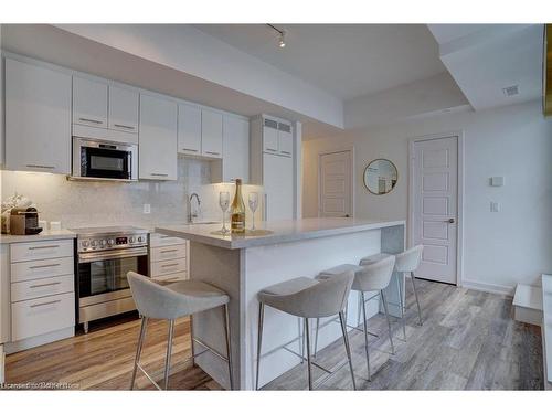 10-233 Broward Way, Innisfil, ON - Indoor Photo Showing Kitchen With Stainless Steel Kitchen With Upgraded Kitchen