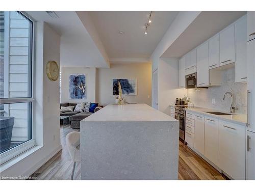 10-233 Broward Way, Innisfil, ON - Indoor Photo Showing Kitchen With Upgraded Kitchen