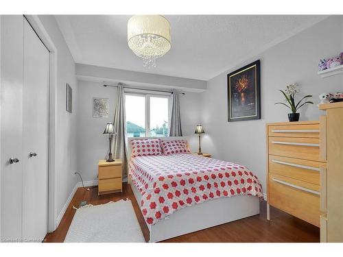 99 Westwinds Drive, London, ON - Indoor Photo Showing Bedroom