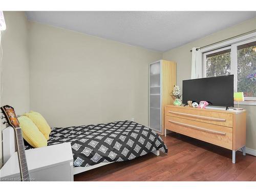 99 Westwinds Drive, London, ON - Indoor Photo Showing Bedroom