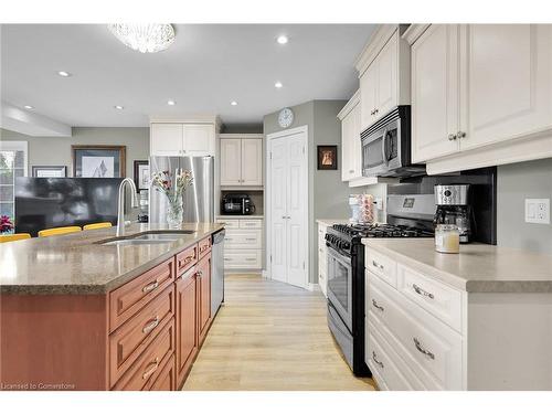 99 Westwinds Drive, London, ON - Indoor Photo Showing Kitchen With Double Sink With Upgraded Kitchen