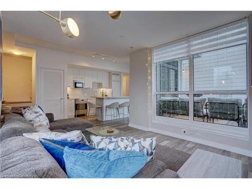 10-233 Broward Way, Innisfil, ON - Indoor Photo Showing Living Room