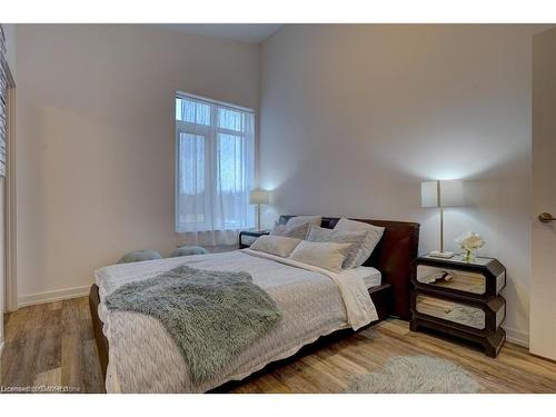 10-233 Broward Way, Innisfil, ON - Indoor Photo Showing Bedroom