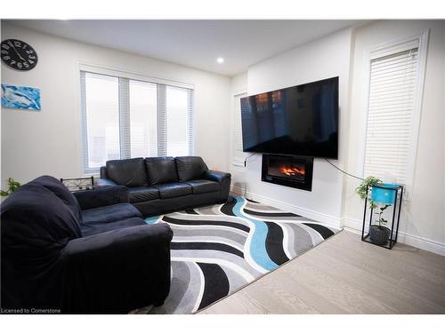 3084 Tillmann Road, London, ON - Indoor Photo Showing Living Room