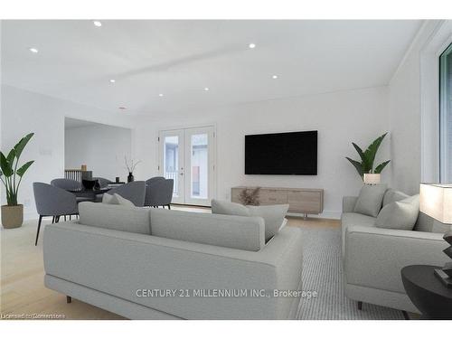 492 Birch Street, Collingwood, ON - Indoor Photo Showing Living Room