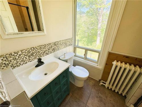 180 Carroll Street, Rockwood, ON - Indoor Photo Showing Bathroom