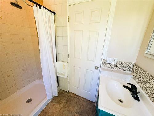 180 Carroll Street, Rockwood, ON - Indoor Photo Showing Bathroom