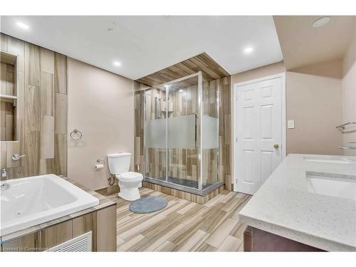 85 Cityview Circle, Barrie, ON - Indoor Photo Showing Bathroom