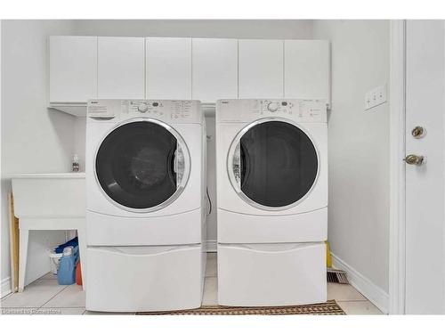 85 Cityview Circle, Barrie, ON - Indoor Photo Showing Laundry Room