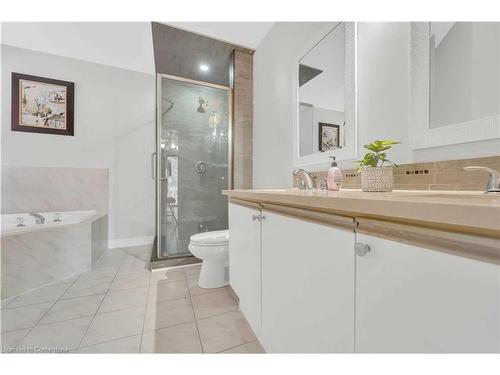 85 Cityview Circle, Barrie, ON - Indoor Photo Showing Bathroom