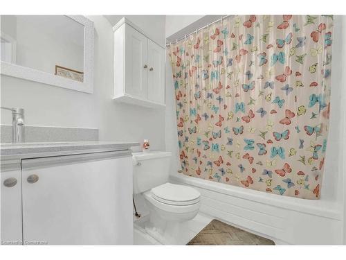 85 Cityview Circle, Barrie, ON - Indoor Photo Showing Bathroom