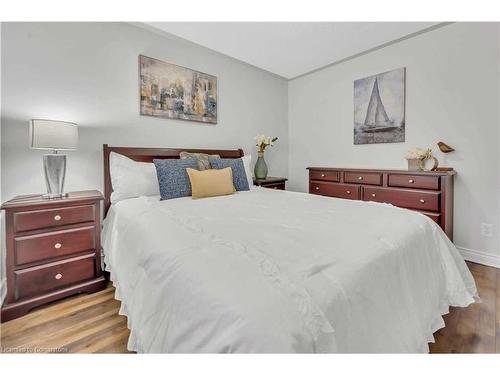 85 Cityview Circle, Barrie, ON - Indoor Photo Showing Bedroom