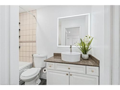 6700 32 Side Road, Acton, ON - Indoor Photo Showing Bathroom