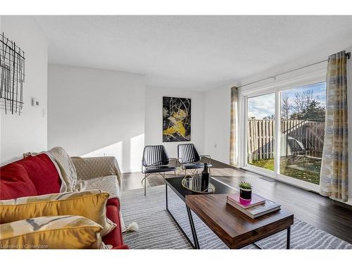 12-293 Limeridge Road W, Hamilton, ON - Indoor Photo Showing Living Room