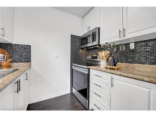 12-293 Limeridge Road W, Hamilton, ON - Indoor Photo Showing Kitchen