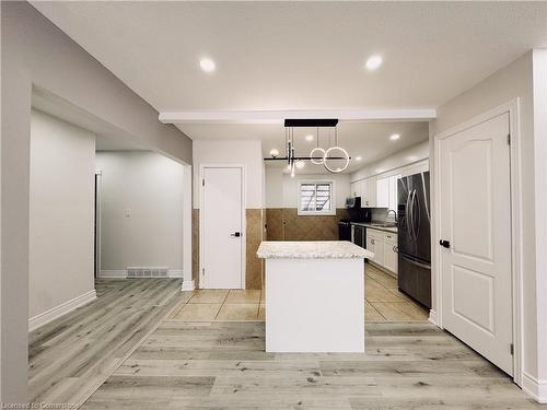 195 Merlin Crescent, London, ON - Indoor Photo Showing Kitchen