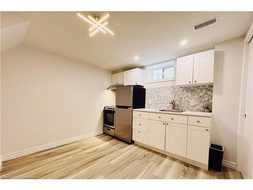 195 Merlin Crescent, London, ON - Indoor Photo Showing Kitchen