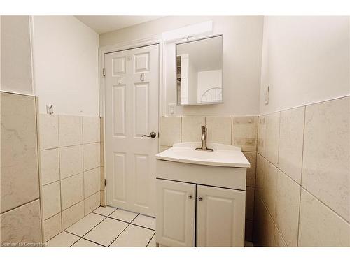 195 Merlin Crescent, London, ON - Indoor Photo Showing Bathroom