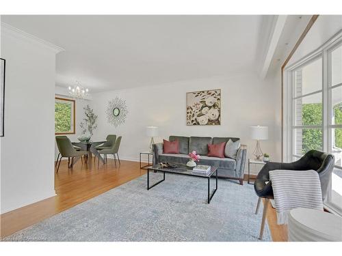 846 Mississauga Valley Boulevard, Mississauga, ON - Indoor Photo Showing Living Room