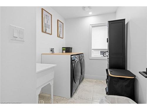 1026 Wright Drive, Midland, ON - Indoor Photo Showing Laundry Room