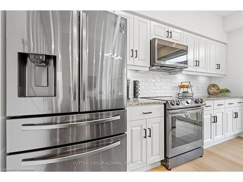 1026 Wright Drive, Midland, ON - Indoor Photo Showing Kitchen With Upgraded Kitchen