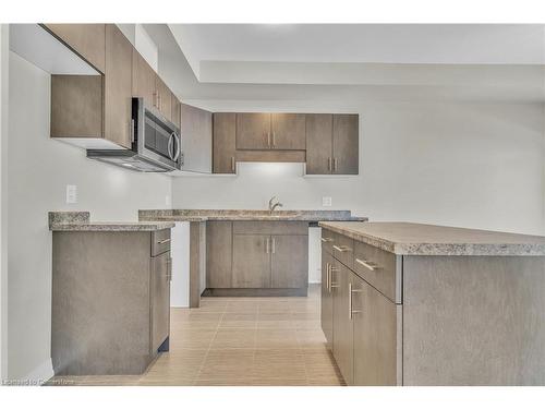 109 Alicia Crescent, Thorold, ON - Indoor Photo Showing Kitchen