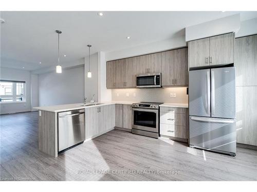 4-51 Sparrow Avenue, Cambridge, ON - Indoor Photo Showing Kitchen With Upgraded Kitchen