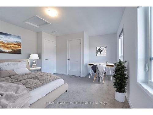 4-51 Sparrow Avenue, Cambridge, ON - Indoor Photo Showing Bedroom